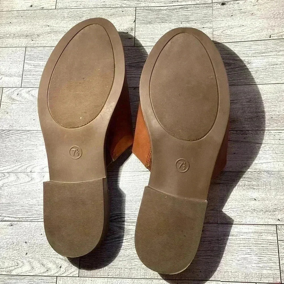 Universal Threads mules tan size 7.5 - Picture 6 of 7